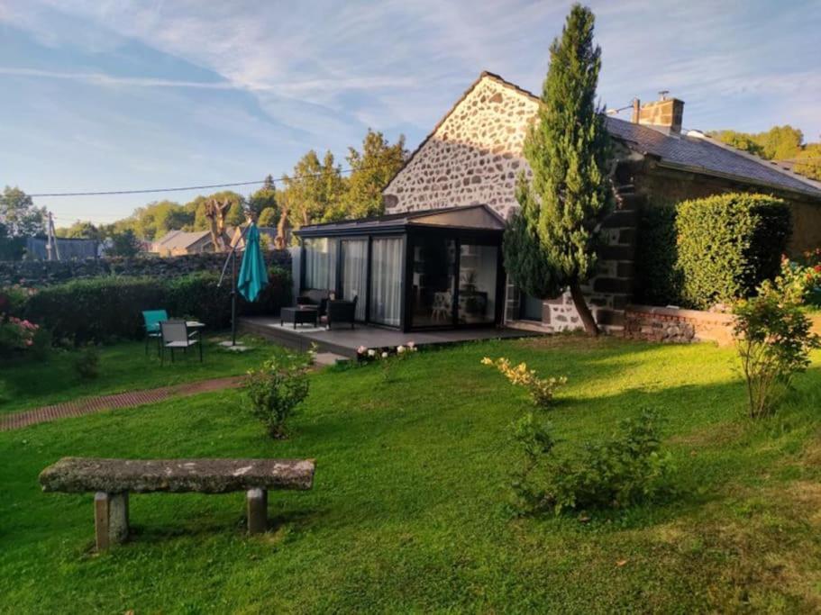 Les Gites De Recoleine Nébouzat Exterior foto